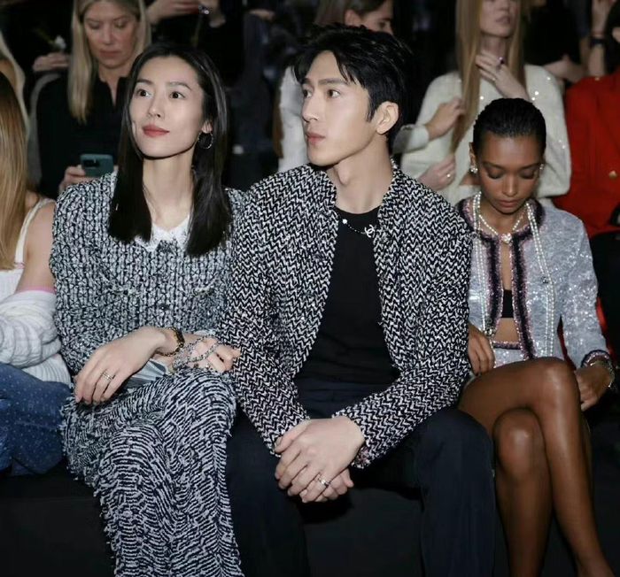 Lưu Văn và Tỉnh Bách Nhiên cùng nhau tham dự show Chanel thuộc Tuần lễ thời trang Paris hồi đầu năm 2023.