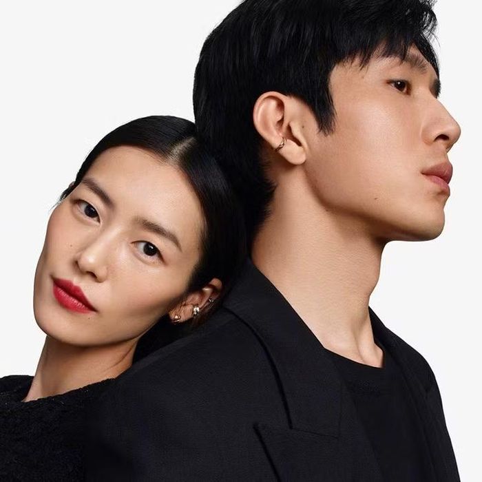 Chanel được fan gọi vui là "bà mai" của Lưu Văn - Tỉnh Bách Nhiên vì thường xuyên mời cặp đôi tham gia sự kiện, hợp tác trong quảng cáo sản phẩm mới.