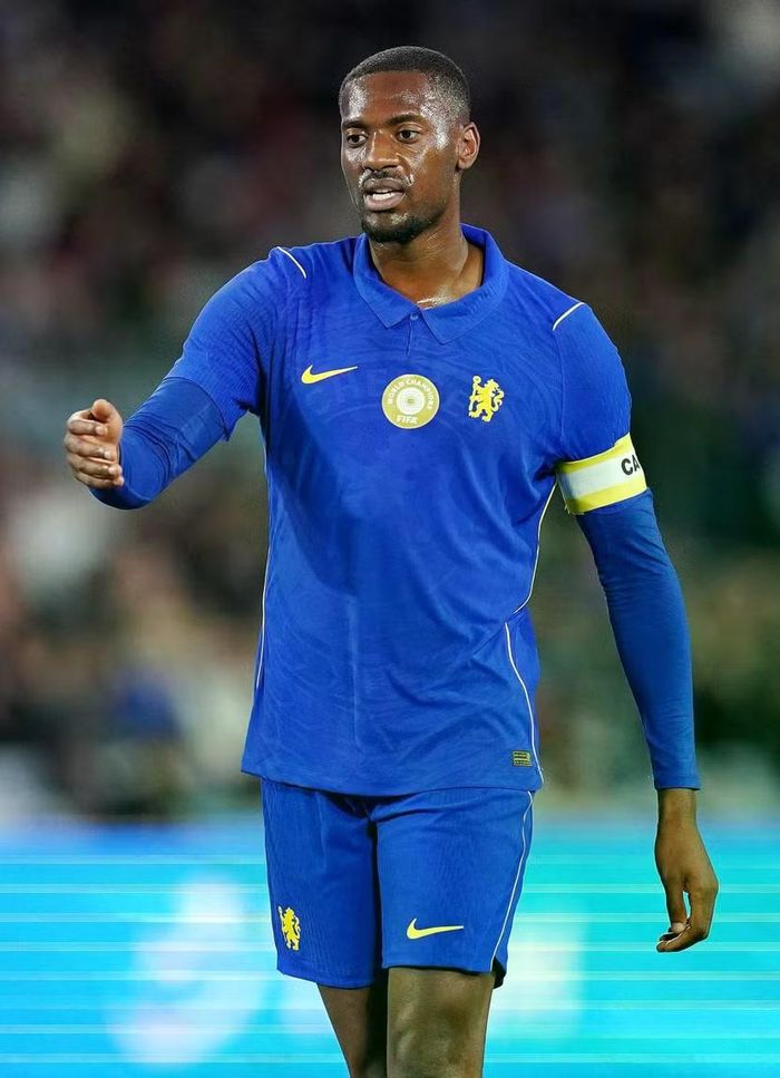 Trung vệ Tosin Adarabioyo không còn chỗ ở Chelsea (Ảnh: Alamy)