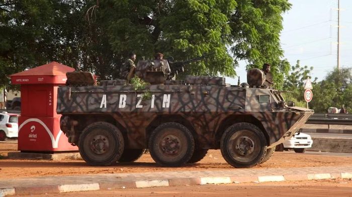 Quân đoàn châu Phi được cho là có 200-300 thành viên tại Niger. Lực lượng này chủ yếu bảo vệ chính quyền quân sự và các lợi ích của chính quyền, đồng thời hỗ trợ đối phó phiến quân.