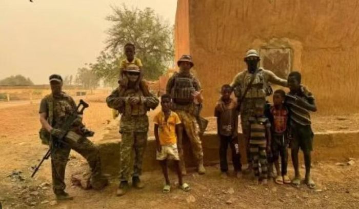 Chính quyền Niger sau đó đề nghị Quân đoàn châu Phi hỗ trợ. Đại sứ Nga tại Niger ông Viktor Voropayev cho biết lực lượng Nga tại nước này nhanh chóng triển khai để hỗ trợ quân đội Niger.