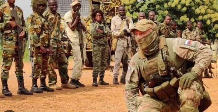 Căn cứ không quân 101 là nơi triển khai máy bay quân sự và máy bay không người lái của Niger. Đây cũng là nơi đồn trú của một đơn vị chống khủng bố thuộc Liên minh Các quốc gia Sahel, cùng lực lượng Nga và Italy.