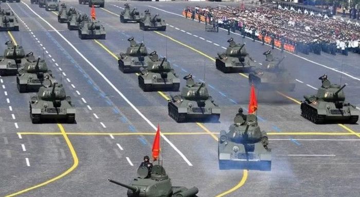 Mà là: "Đây là chiếc xe tăng từng tham gia cuộc chiến đã định hình lịch sử đất nước." Điều này cũng giải thích tại sao T-34 thường xuất hiện trong các lễ kỷ niệm liên quan đến Ngày Chiến thắng.