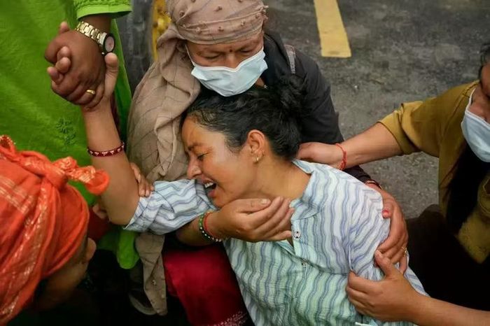 Nỗi đau của người mẹ mất con trai trong thảm họa lũ quét ở Nepal