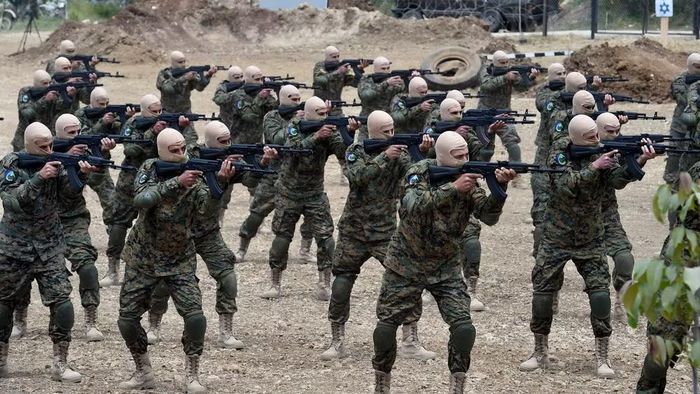 Tuy nhiên trên thực tế, những lời lẽ cứng rắn và bi quan như vậy có thể phản tác dụng khi tạo ra những rủi ro chính trị nhất định cho chính bản thân ông Netanyahu.