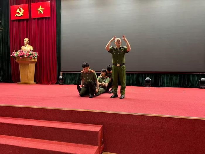Hướng dẫn kỹ năng di chuyển người bị nạn