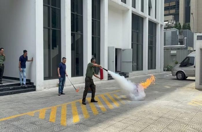 Hướng dẫn cách sử dụng và thực hành sử dụng bình chữa cháy xách tay