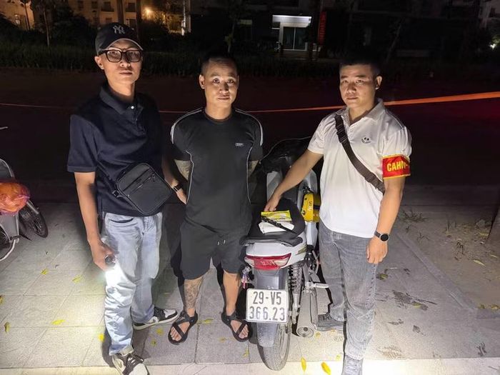 Mua "hung khí nóng" để "phòng thân", người đàn ông 4 tiền án bị 141 phát hiện lúc rạng sáng