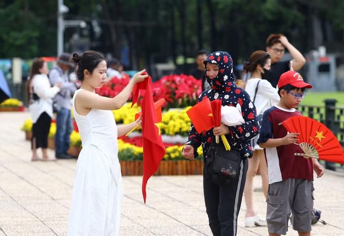 Dịch vụ bán và cho thuê đạo cụ chụp ảnh phục vụ nhu cầu lưu giữ khoảnh khắc của người dân