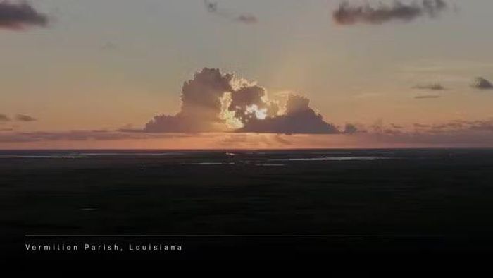Công ty SpaceX thuộc sở hữu tỷ phú Elon Musk vừa công bố kế hoạch xây dựng một cảng vũ trụ khổng lồ mới đó là Starbase Louisiana, được thiết kế để đồng thời phóng 10 tên lửa hạng nặng Starship có thể tái sử dụng hoàn toàn và thực hiện "hàng nghìn vụ phóng mỗi năm".
