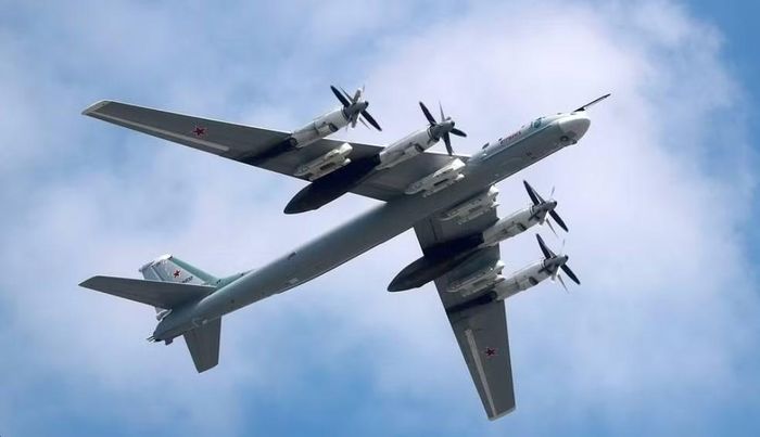 Thiết kế này đáp ứng một yêu cầu quan trọng: bay xa với hiệu quả nhiên liệu cao. Tu-95 có tầm bay lớn và được xây dựng ngay từ đầu cho các nhiệm vụ chiến lược.