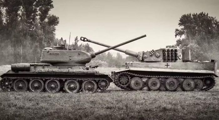 T-34-85 được phát triển để duy trì những ưu điểm cốt lõi của T-34 nhưng tăng hỏa lực và cải thiện khả năng chiến đấu của kíp xe. Trong khi đó, Tiger được thiết kế với trọng tâm lớn hơn vào khả năng sống sót và tiêu diệt đối phương trong các cuộc đấu pháo.