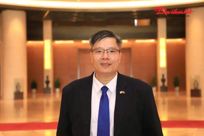 TS.Trần Hải Linh. 
