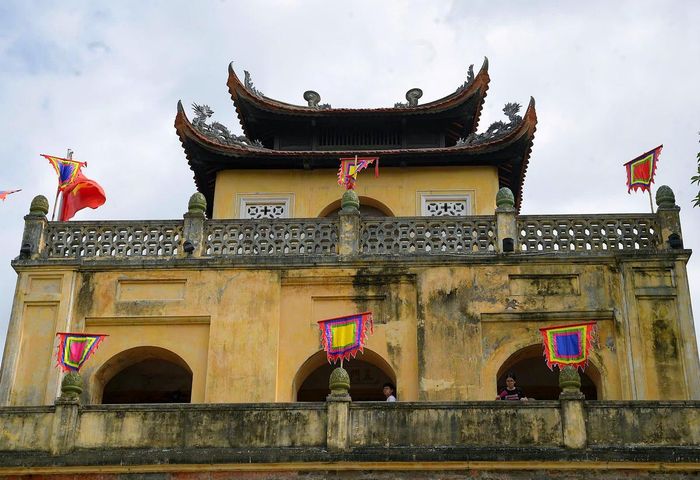 Những công trình kiến trúc cổ kính tại Hoàng thành Thăng Long tạo điểm nhấn trong hành trình khám phá di sản của người dân và du khách.
