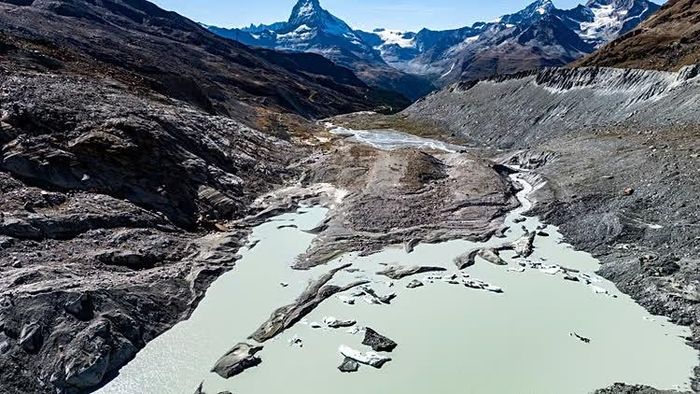  Hồ băng ở Zermatt, Thụy Sĩ, vào năm 2025. Ảnh: Jean-Christophe Bott.