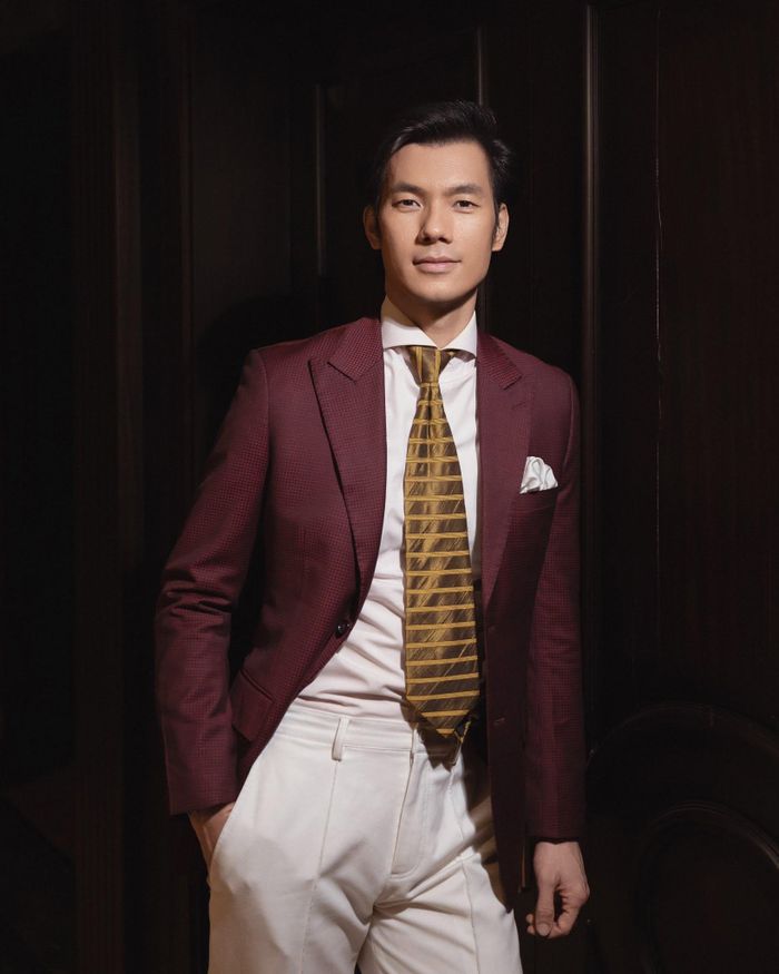 “Một hành trình mới, và cũng là hành trình hạnh phúc nhất của Ngân. Cảm ơn anh vì đã đến và cùng Ngân xây dựng một mái ấm nhỏ của riêng mình, và cảm ơn ‘món quà’ đã khiến hạnh phúc ấy trở nên trọn vẹn hơn”, nữ diễn viên chia sẻ. Khả Ngân đồng thời cho biết dù bước sang vai trò mới, cô vẫn tiếp tục hoạt động nghệ thuật, song xin giữ những câu chuyện riêng tư còn lại cho gia đình.