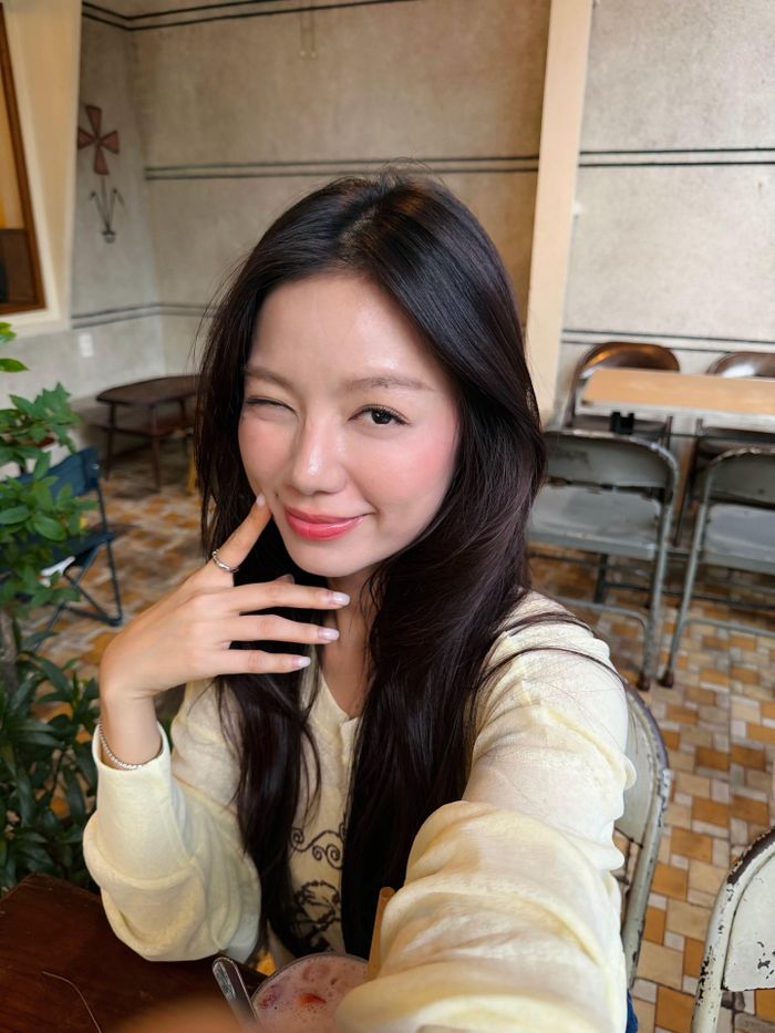 Sau Mưa đỏ, Hạ Anh chưa có thêm vai diễn nào tạo được hiệu ứng tương tự. Thời gian qua, cô chủ yếu xuất hiện tại một số sự kiện và duy trì các hoạt động cá nhân. Dù vậy, sắp tới nữ diễn viên sẽ trở lại màn ảnh rộng với Lên hương của đạo diễn Khương Ngọc. Vai diễn hiện tại chưa được tiết lộ nhiều, song màn tái xuất này vẫn là cơ hội để Hạ Anh thể hiện.