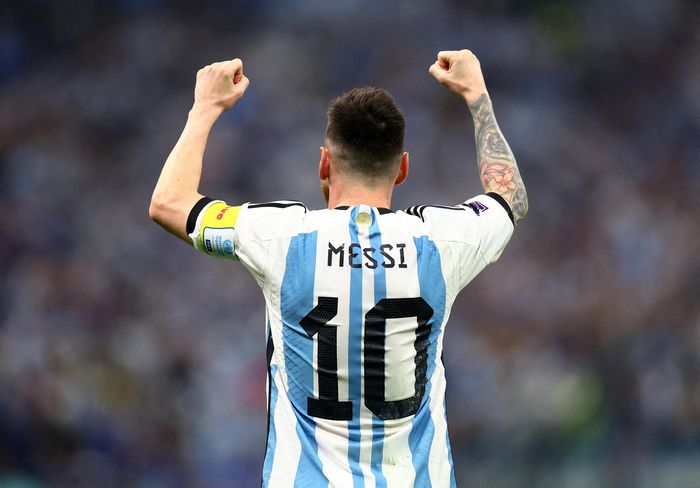  Messi đã tìm thấy điểm dừng sau khi hoàn tất những mục tiêu lớn cùng Argentina, trong khi Ronaldo vẫn còn những cột mốc khiến anh chưa muốn rời sân. 