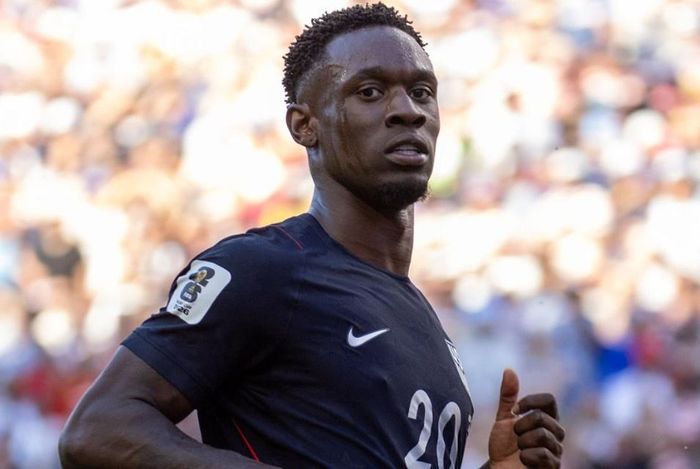 Everton chi 45 triệu euro, đính kèm điều khoản phụ trị giá 5 triệu euro để chiêu mộ tiền đạo Folarin Balogun từ Monaco, qua đó biến anh thành chữ ký đắt giá nhất lịch sử đội bóng vùng Merseyside.