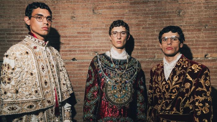 Hình ảnh giáo hoàng ảnh hưởng sâu sắc đến thời trang, từng được nhà mốt Dolce & Gabbana đưa lên sàn diễn hồi năm 2025. Ảnh: Dolce & Gabbana.