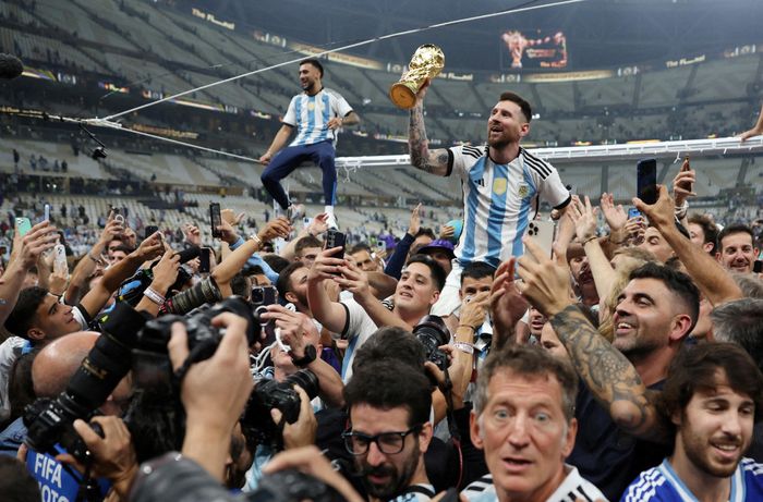 Lionel Messi cùng tuyển Argentina vô địch World Cup 2022 tại Qatar. Ảnh: Reuters.