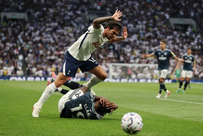  Sandro Tonali chưa tạo được ảnh hưởng như kỳ vọng khi Tottenham vẫn loay hoay trong quá trình xây dựng lại cấu trúc đội bóng. 