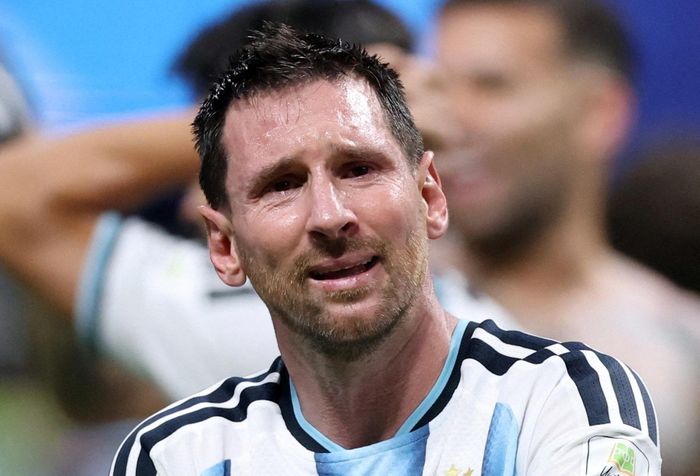  Argentina từng mất nhiều năm để Messi thoát khỏi cái bóng Maradona và giờ phải tránh lặp lại sai lầm bằng cách tạo ra một “Messi mới”. 