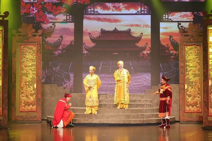 Vở "Chuyện tình mùa hoa gạo" của Nhà hát Chèo Xứ Đông