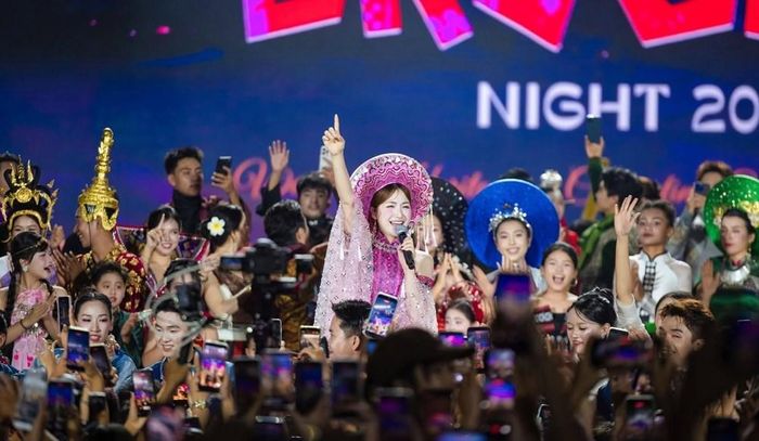 Đêm hội với sự tham gia của nhiều nghệ sĩ được khán giả yêu mến như Sèn Hoàng Mỹ Lam, Hà Myo, Hà Quỳnh Như, Hòa Minzy, Double2T, Bùi Tuấn Ngọc, RamC, cùng các vũ đoàn, người mẫu và diễn viên đến từ Sơn La