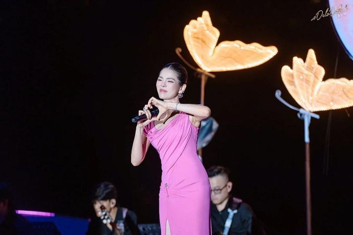 Nổi tiếng với dòng nhạc trữ tình, bolero, Lệ Quyên đem đến liveshow "Đi qua thương nhớ" những ca khúc như "Thu sầu", "Giá như anh là em"... Ảnh: BTC cung cấp