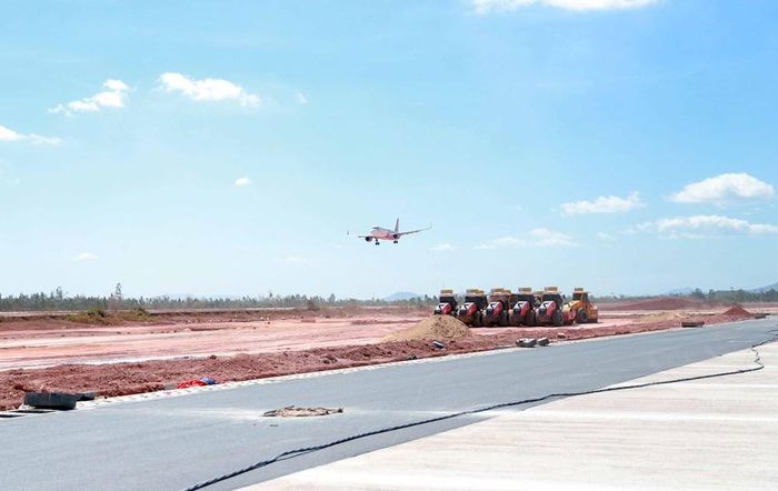 Dự án đầu tư xây dựng đường cất hạ cánh số 2 và các công trình đồng bộ tại khu bay Cảng Hàng không Phù Cát có tổng mức đầu tư hơn 3.200 tỉ đồng