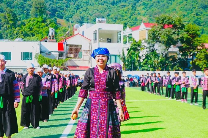Bởi vậy, màn đồng diễn không chỉ tạo hiệu ứng đẹp mắt mà còn góp phần tái hiện sinh động một nét văn hóa truyền thống của người Mông trong không gian lễ hội hiện đại