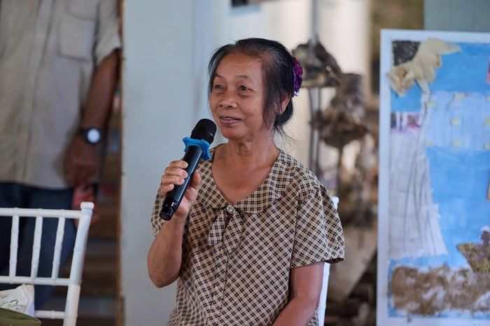 Nhiều nghệ nhân lớn tuổi cũng tham gia tập huấn “Chuyển đổi số làng nghề nhằm phát triển công nghiệp văn hóa bền vững tại địa phương” để cùng thử nghiệm những cách làm mới phù hợp với điều kiện thực tế của Hội An