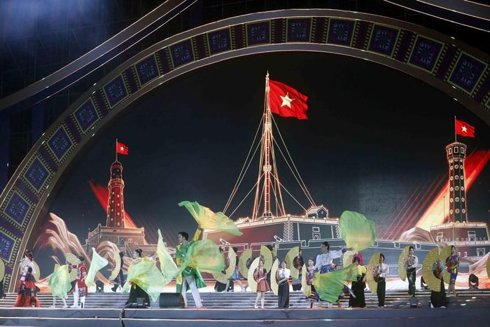 Khai mạc Tuần Văn hóa - Du lịch Mộc Châu và Đêm hội Thổ cẩm quốc tế Sơn La năm 2026 với chủ đề "Dệt di sản hòa giao sắc màu".Ảnh: Quang Quyết - TTXVN