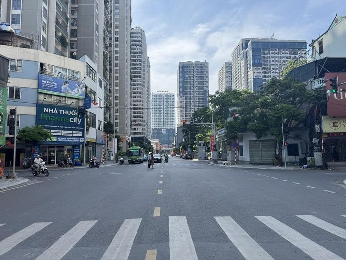 Giao thông trên dường Nguyễn Tuân sáng ngày 1/9/2026 khá là thông thoáng. Ảnh: Quốc Lũy - TTXVN