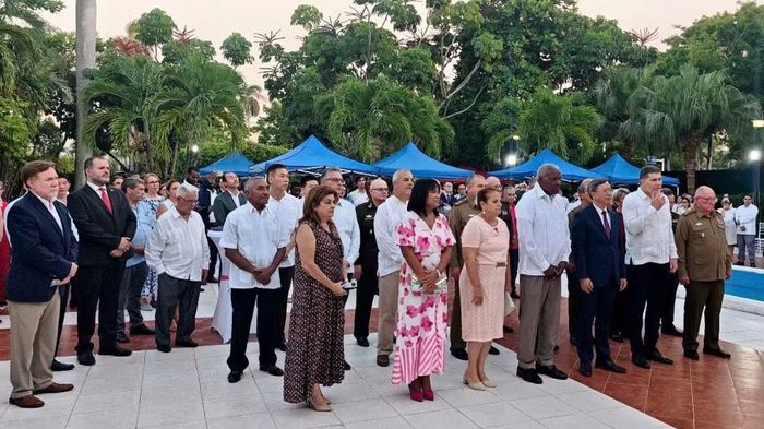 Các đại biểu đại diện các cơ quan Đảng, Nhà nước, Chính phủ, Quốc hội, các đoàn thể chính trị-xã hội Cuba tham dự lễ kỷ niệm 81 năm Quốc khánh Việt Nam. (Ảnh: Đại sứ quán Việt Nam tại Cuba cung cấp)