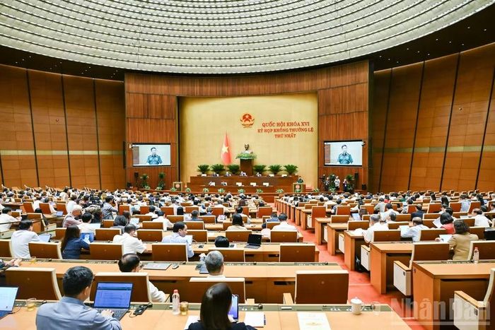 Đại tướng Phan Văn Giang, Phó Thủ tướng, Bộ trưởng Quốc phòng trình bày báo cáo tiếp thu, giải trình và chỉnh lý dự thảo Luật trước khi Quốc hội biểu quyết thông qua tại Kỳ họp không thường lệ thứ nhất, Quốc hội khóa XVI, ngày 23/8/2026. (Ảnh: DUY LINH)