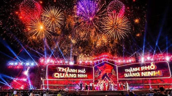 Chương trình nghệ thuật đặc biệt chào mừng thành phố Quảng Ninh. (Ảnh: Quang Thọ)
