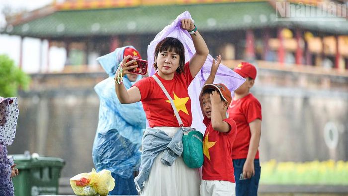 Lưu lại những bức ảnh đẹp. (Ảnh: THANH TÂM)