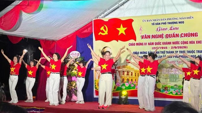 Giao lưu văn nghệ quần chúng tại phường Mão Điền. (Ảnh: CTV)