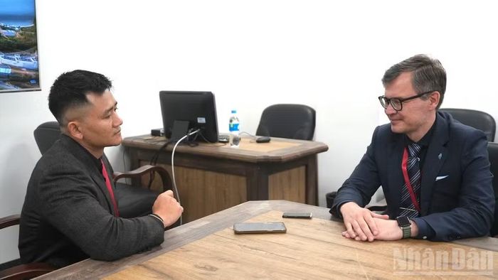 Ông Evgeny Vlasov nhấn mạnh, các địa phương Việt Nam và vùng Viễn Đông của Nga có nhiều điều kiện thuận lợi để tăng cường hợp tác. (Ảnh: THANH TRAI)