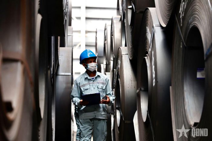  Hoạt động xuất khẩu tại Công ty Cổ phần Tập đoàn Hòa Phát. Ảnh: TRẦN NGHI