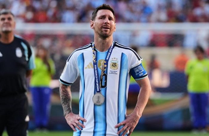 Messi bật khóc sau khi đội tuyển Argentina thua đội tuyển Tây Ban Nha ở chung kết World Cup 2026. Ảnh: AP
