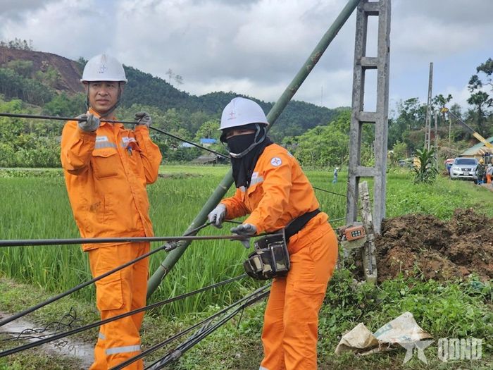 Mỗi CBCNV tại Công ty Điện lực Thái Nguyên đều đang góp sức giữ dòng điện an toàn, ổn định phục vụ khách hàng.