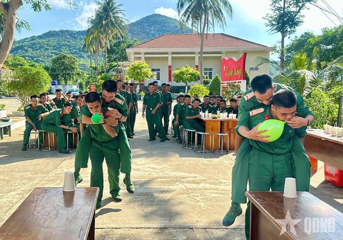  Những trò chơi vui tươi, sôi nổi dành cho chiến sĩ trong những buổi cà phê sáng.