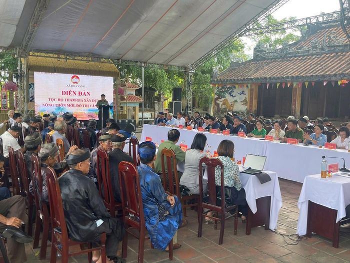 Tại diễn đàn, Công an xã Hòa Vang đã trao đổi những cách làm phù hợp của tộc họ trong việc vận động con cháu chấp hành pháp luật.