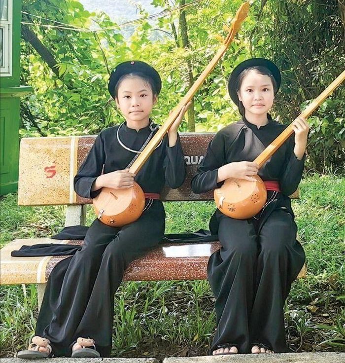  Những tay đàn nhí trong đội văn nghệ thôn Tân Lập, xã Tân Trào (ẢNH: UÔNG NGỌC) 
