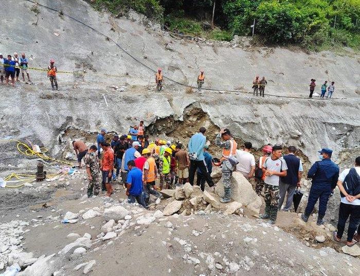  Tìm kiếm người mất tích ở Nepal. Ảnh: spotlightnepal.com 