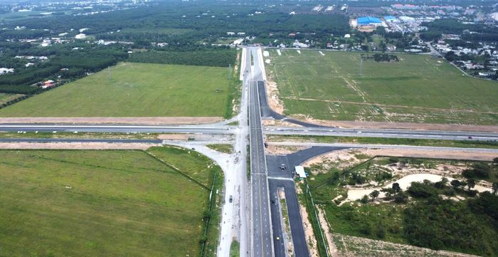  Tại nút giao đường 25B với đường Vành đai 3 - TPHCM đoạn qua TP Đồng Nai. Ảnh: PHÚ NGÂN 