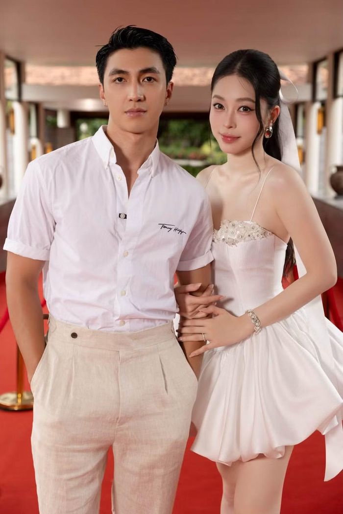Đặc biệt, dù đã kết hôn và có cuộc sống riêng, Phương Nga vẫn không bỏ bê việc học. Việc duy trì tinh thần học tập cùng khả năng biến hóa hình ảnh giúp nàng á hậu xây dựng hình tượng ngày càng toàn diện trong mắt công chúng. Ảnh: FB Bùi Phương Nga